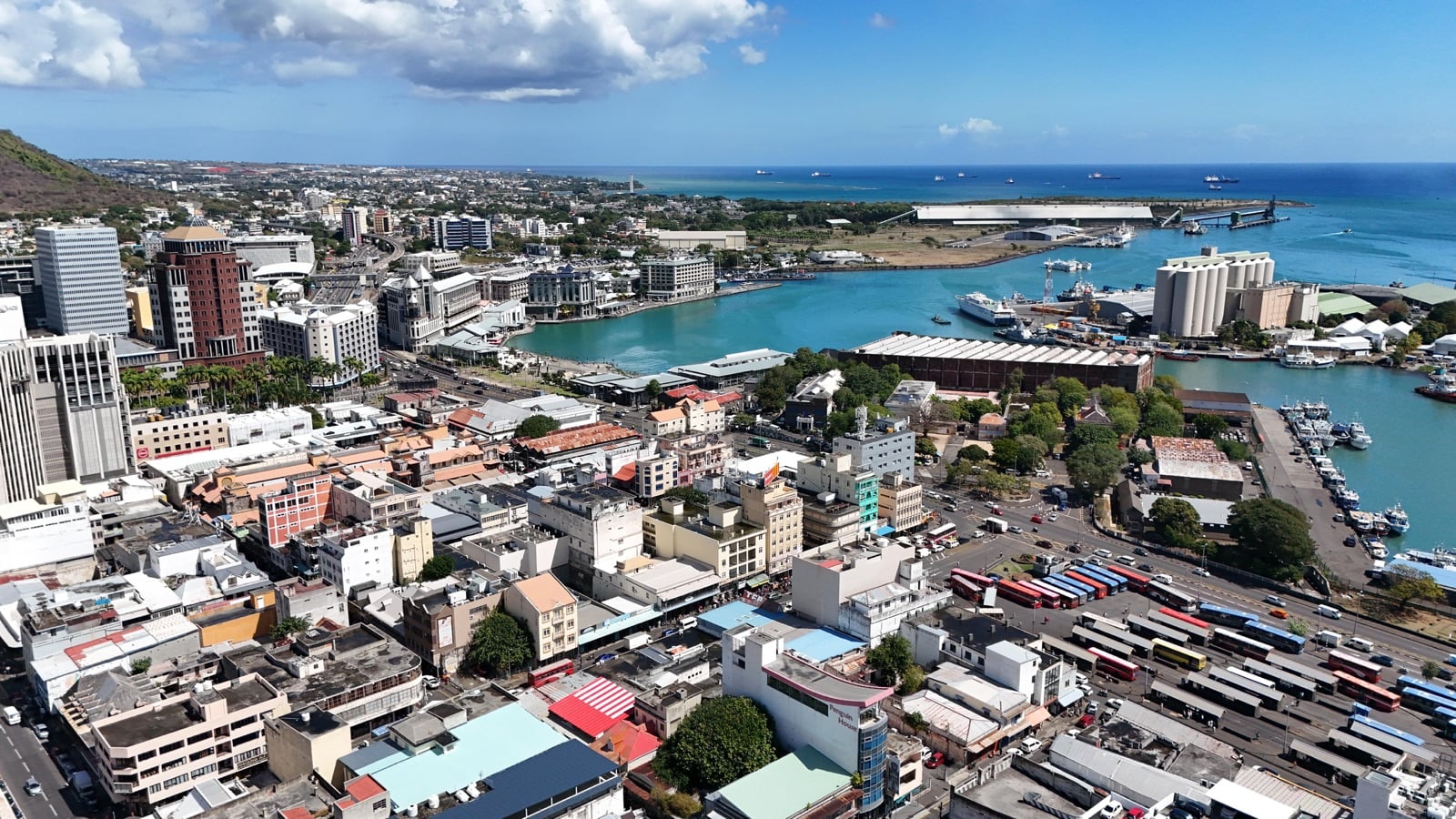 Land à vendre à Port-Louis — image de la visite vidéo