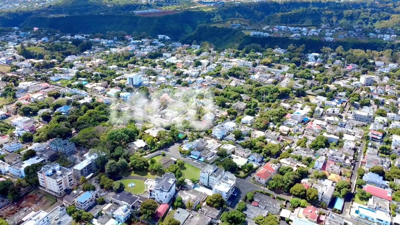 Land à vendre à Quatre Bornes — image de la visite vidéo